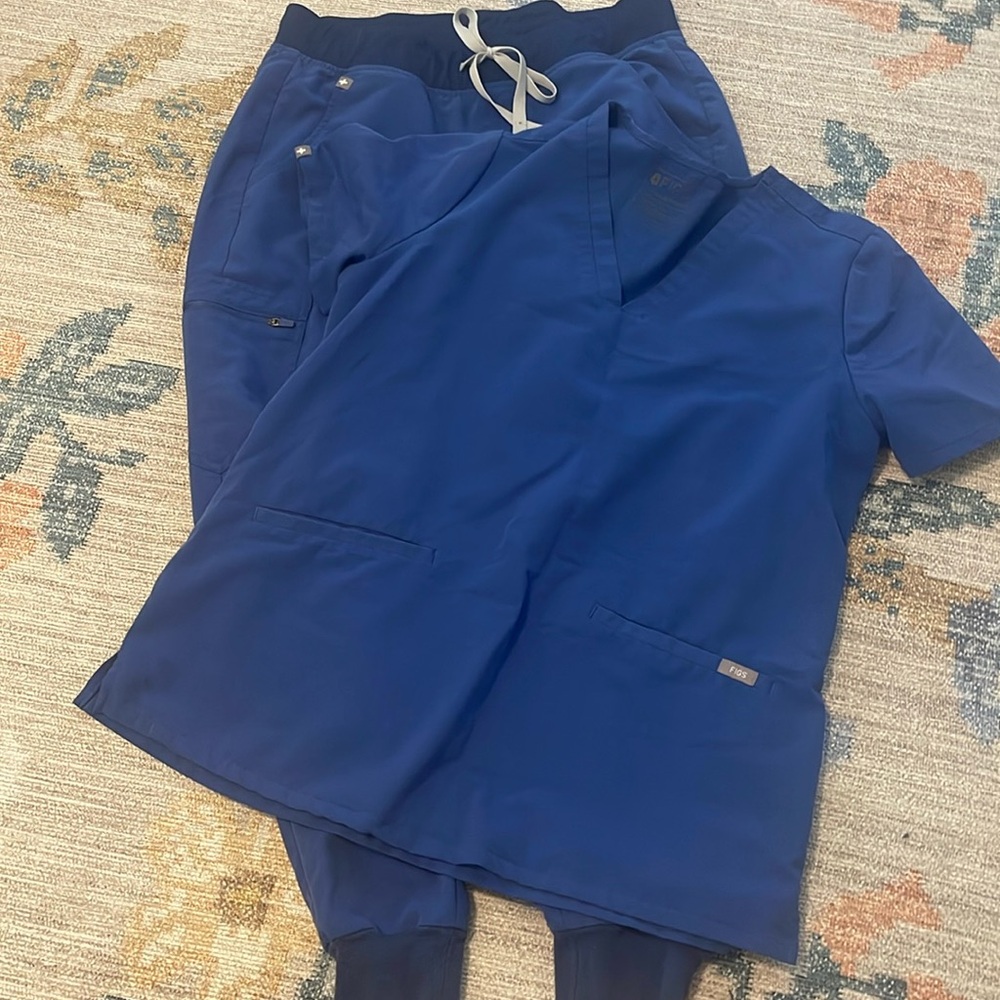L top and M bottom figs scrubs